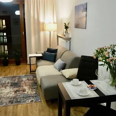 Sunny In Wilanow Close Town Hall, Palace * Warszawa