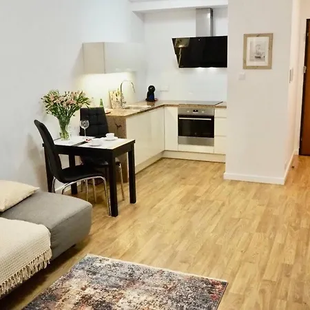 Sunny In Wilanow Close Town Hall, Palace * Warsaw