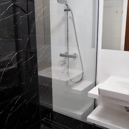 Sunny In Wilanow Close Town Hall, Palace *