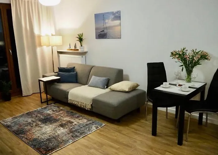 Sunny In Wilanow Close Town Hall, Palace アパート