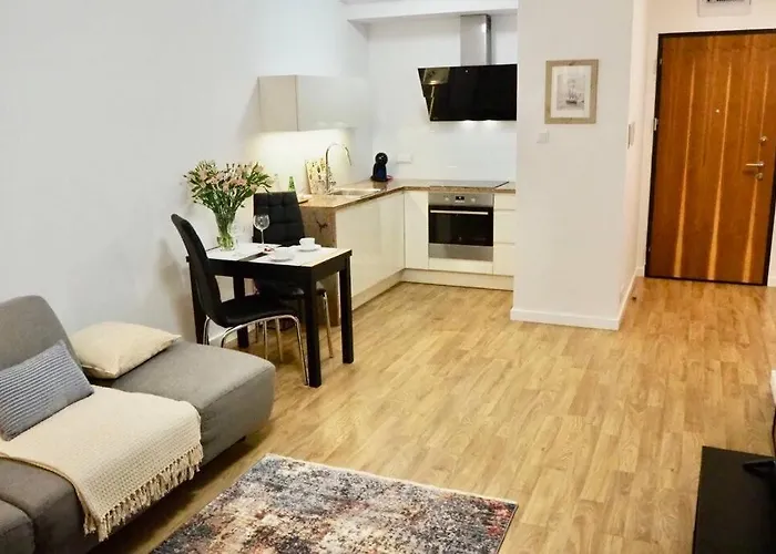 Sunny In Wilanow Close Town Hall, Palace * Warszawa