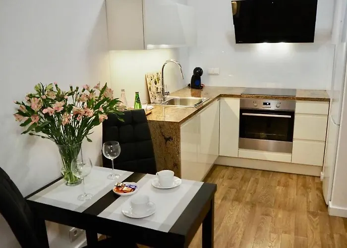 Sunny In Wilanow Close Town Hall, Palace Warszawa