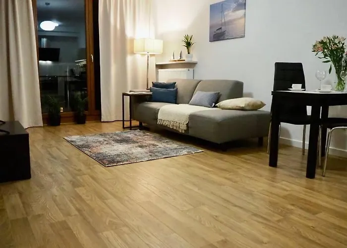 Sunny In Wilanow Close Town Hall, Palace